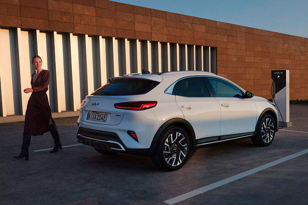 Kia XCeed Plug-in Hybrid in loading