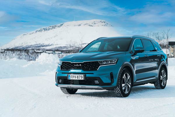 Kia Sorento talvimaisemassa