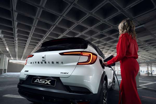 mitsubihsi asx plug-in hybrid loading
