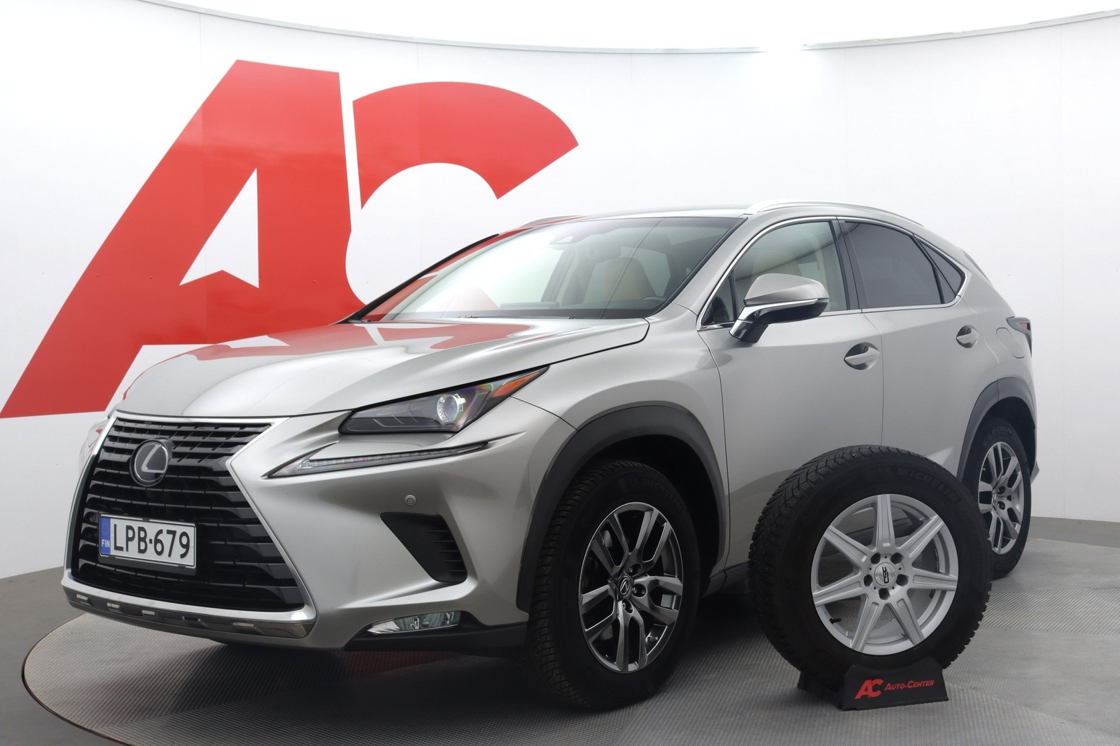 Lexus - NX
