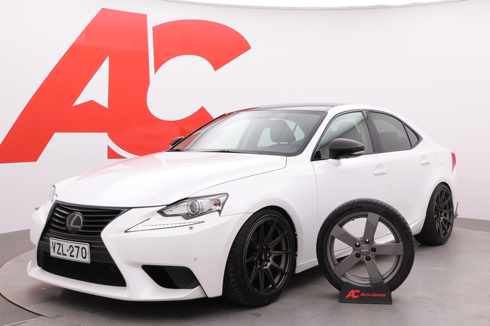 Lexus - IS