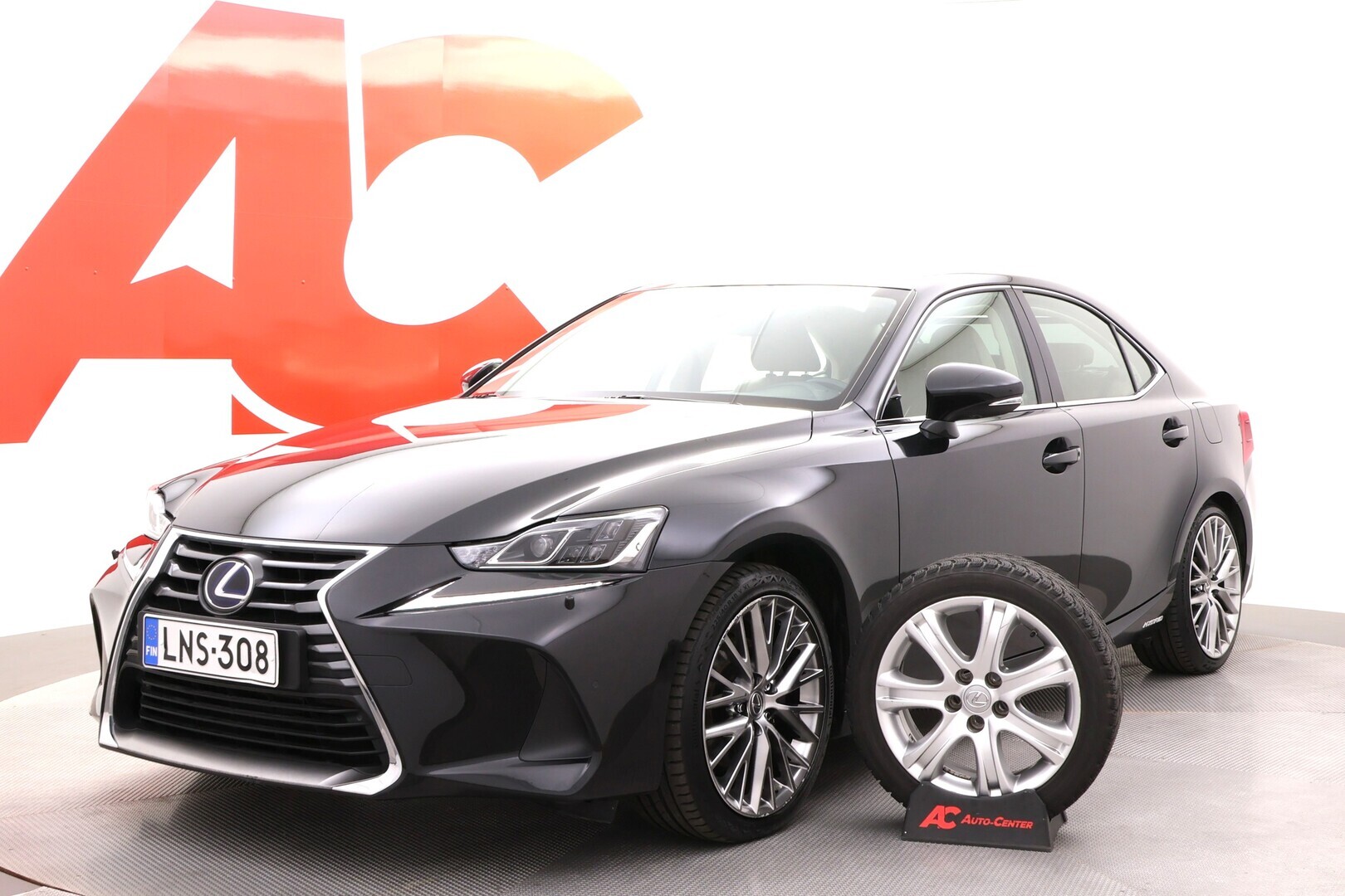 Lexus - IS