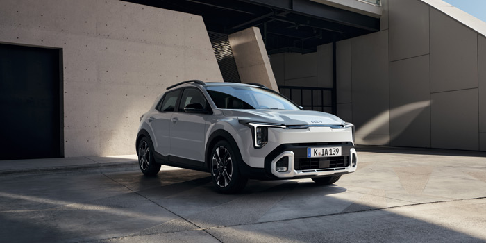 valkoinen kia stonic 2025