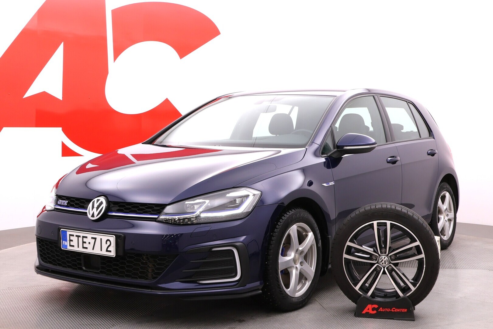 Volkswagen - Golf
