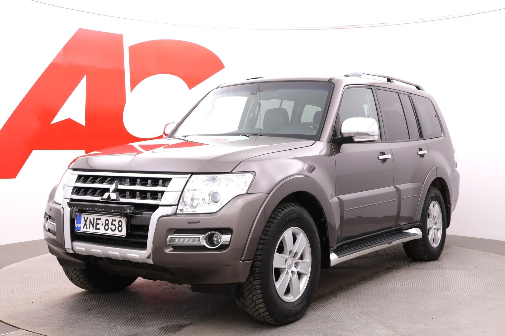 Mitsubishi - Pajero