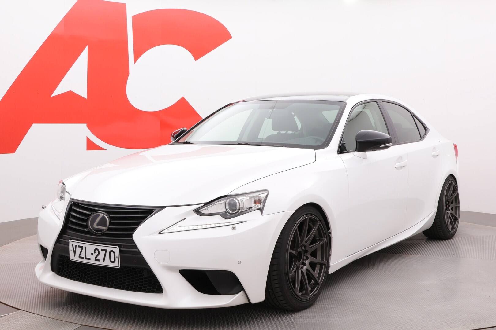 Lexus - IS
